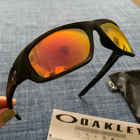 Oakley VALVE  009236-3160  Matte Black Camo Rubi Iridium Polarized sunglasses - Picture 2 of 16